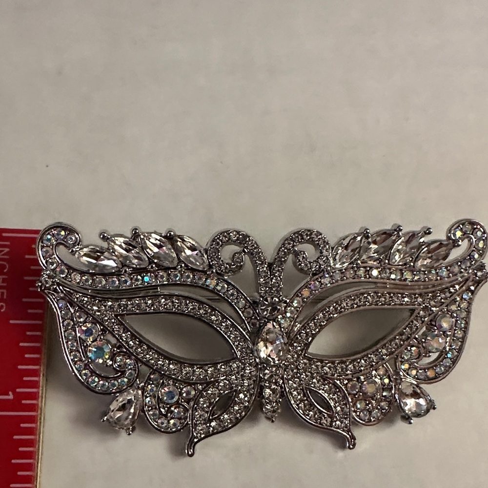 Elegant Rhinestone Mask Brooch - Picture 4 of 5